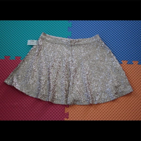Shimmery rose gold flowy skirt - Picture 3 of 4